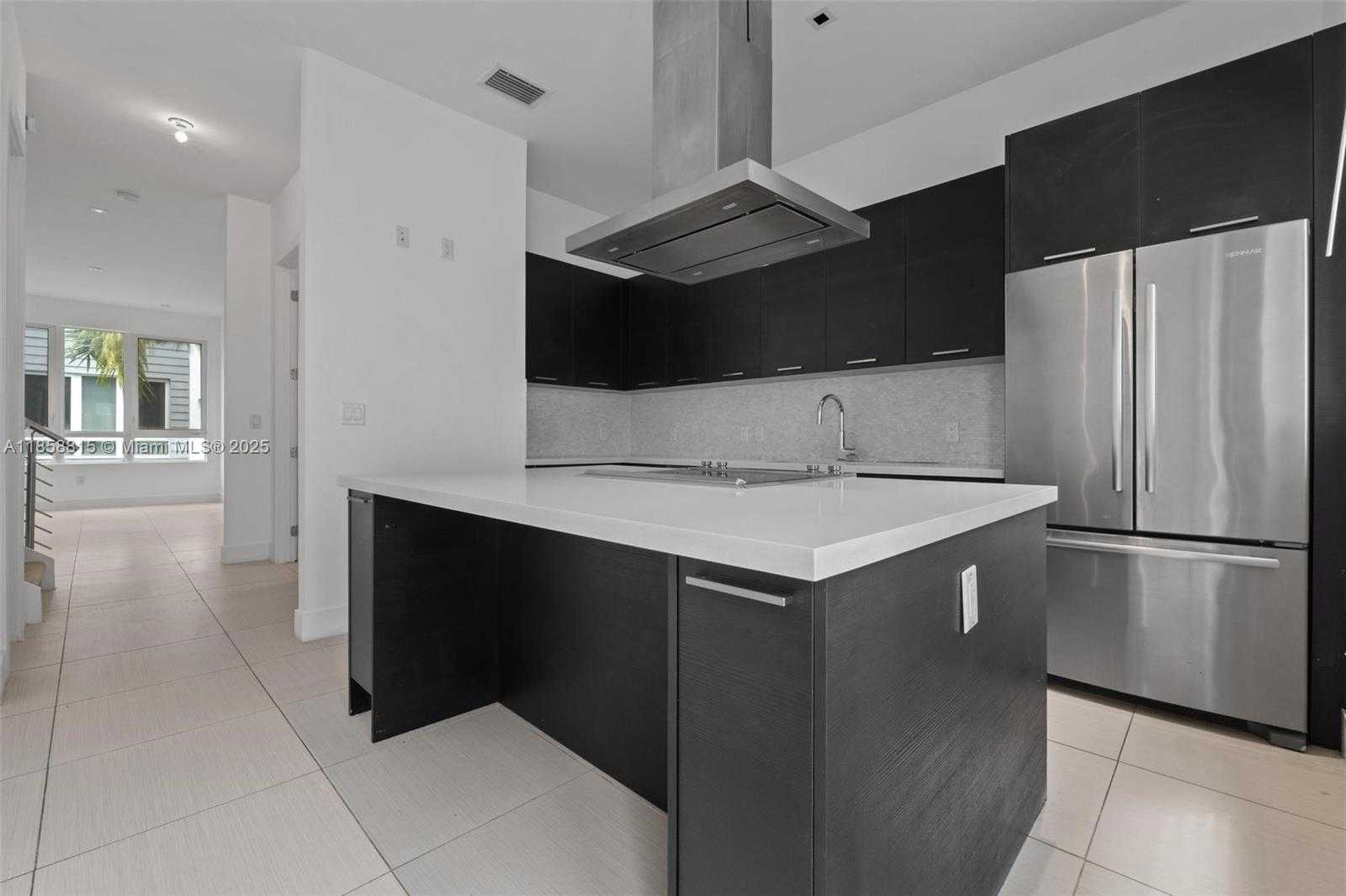 Small Image of 9161 NW 33rd St, Doral, FL 33172, USA Number 2