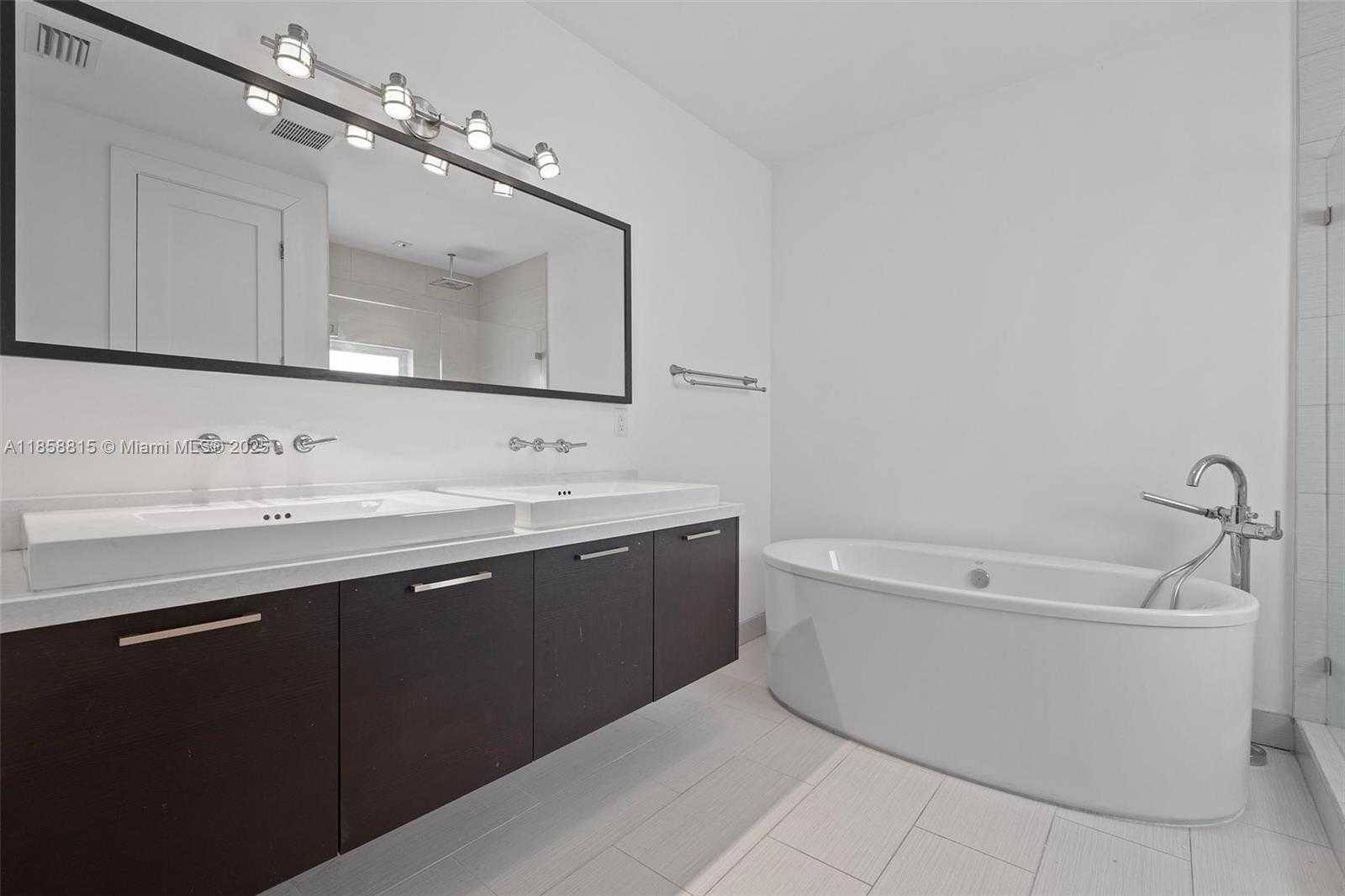 Small Image of 9161 NW 33rd St, Doral, FL 33172, USA Number 38