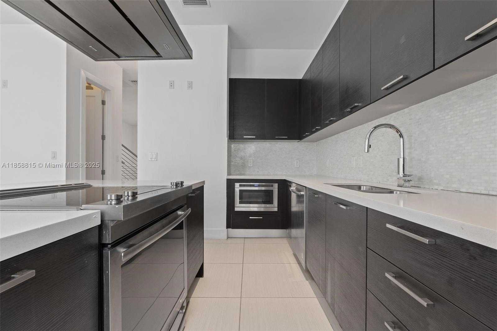 Small Image of 9161 NW 33rd St, Doral, FL 33172, USA Number 4