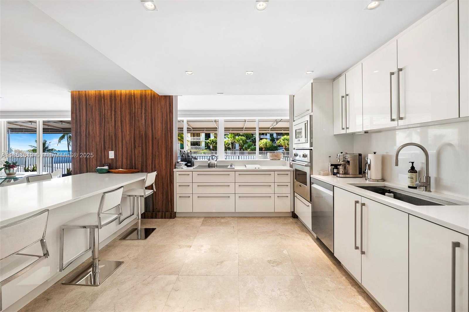 Small Image of 600 GRAPETREE DR #3BS, Key Biscayne Number 13