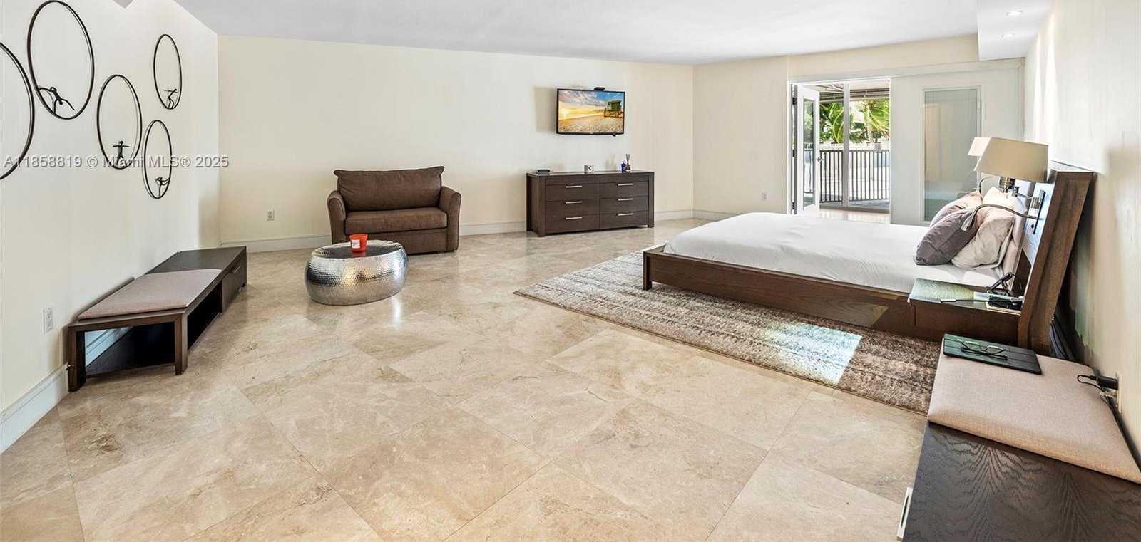 Small Image of 600 GRAPETREE DR #3BS, Key Biscayne Number 17