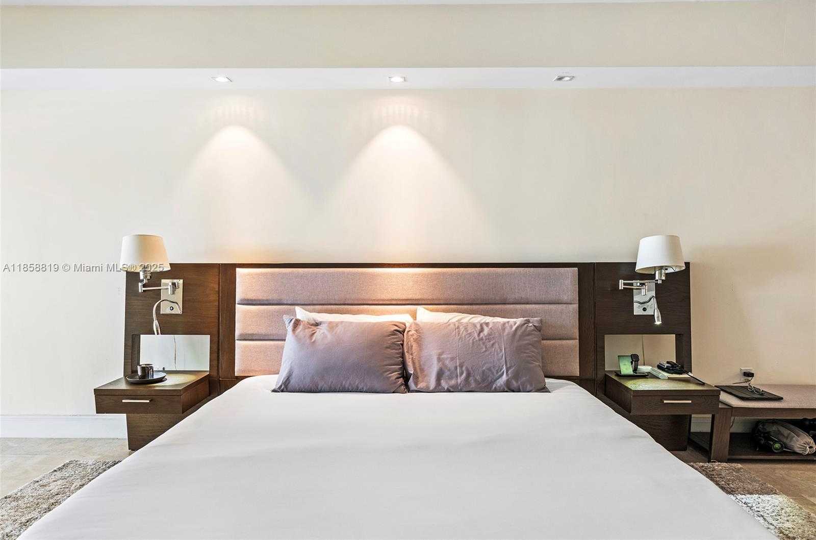 Small Image of 600 GRAPETREE DR #3BS, Key Biscayne Number 21