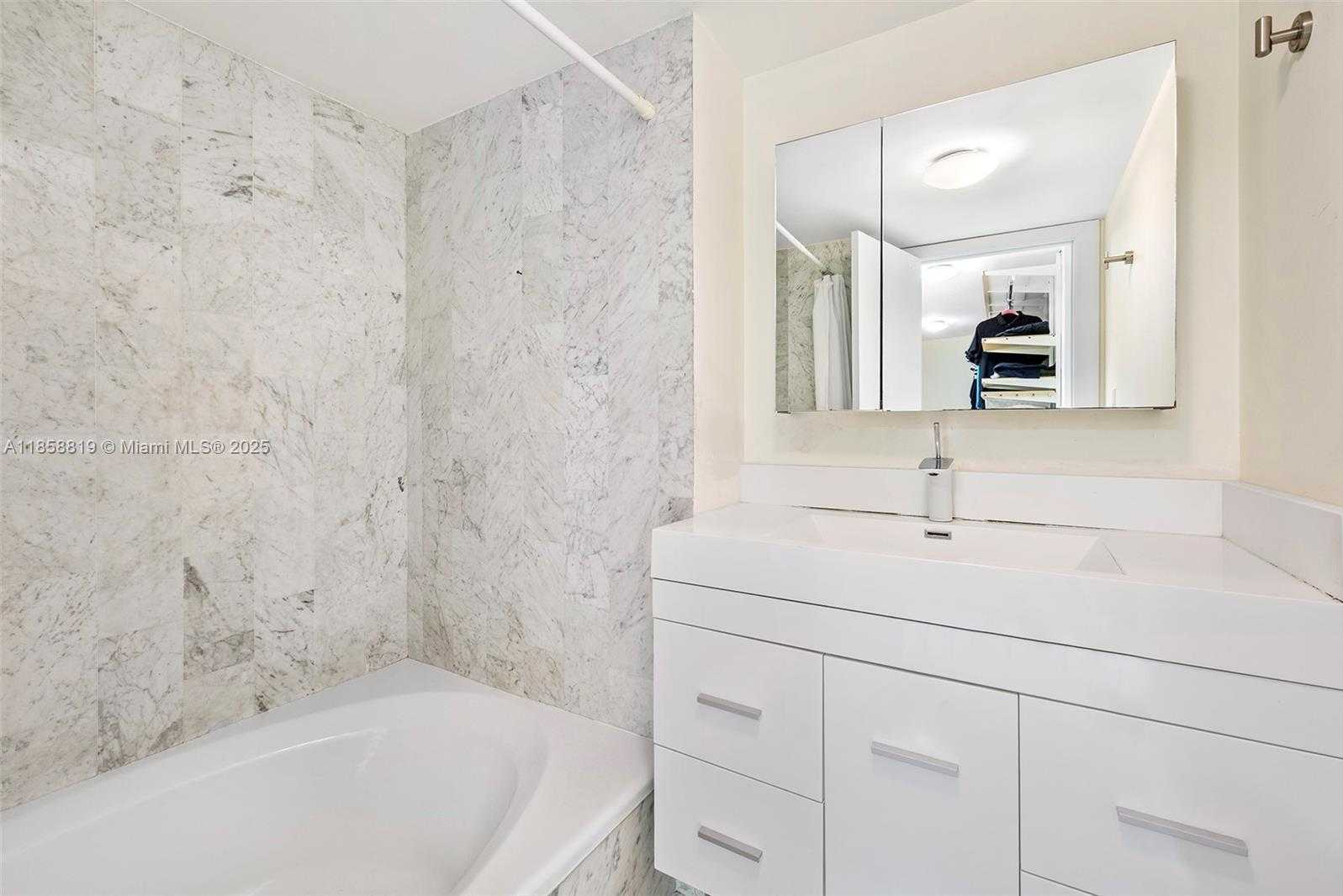 Small Image of 600 GRAPETREE DR #3BS, Key Biscayne Number 23