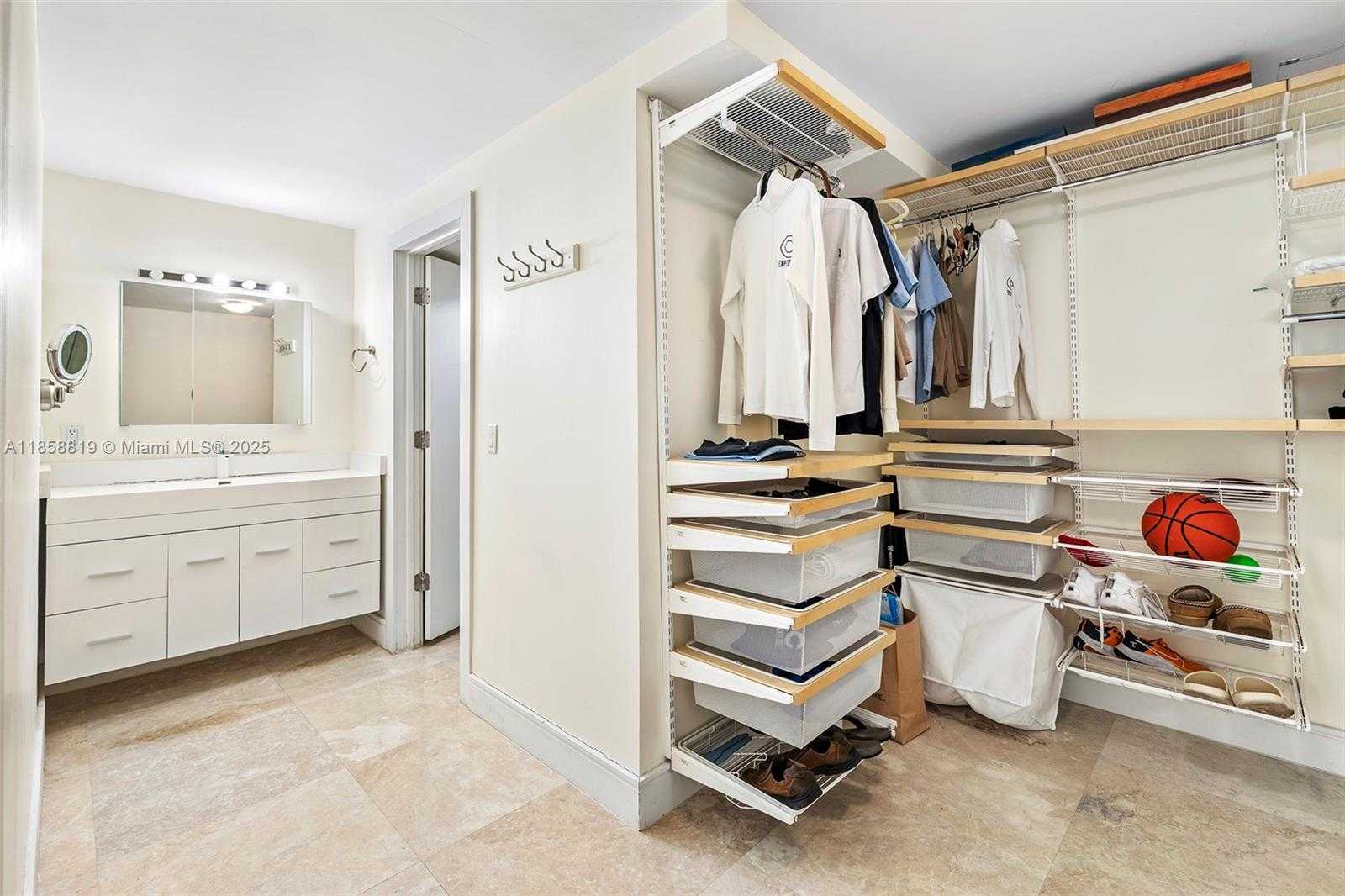 Small Image of 600 GRAPETREE DR #3BS, Key Biscayne Number 29