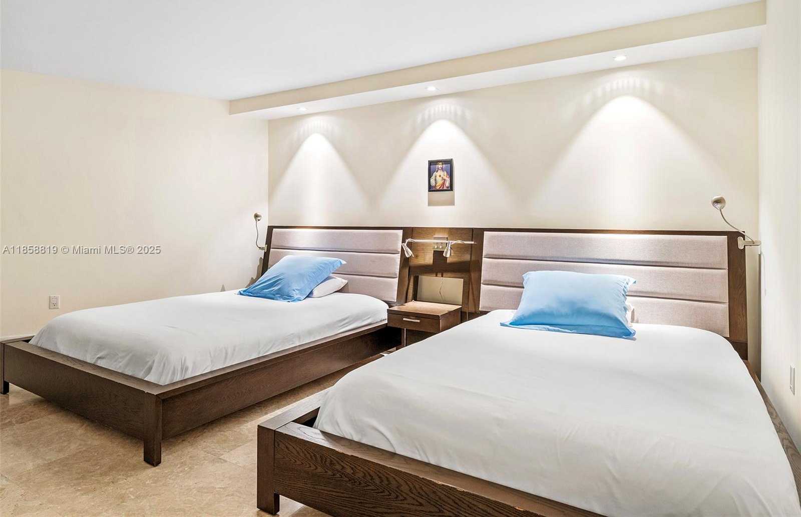 Small Image of 600 GRAPETREE DR #3BS, Key Biscayne Number 32
