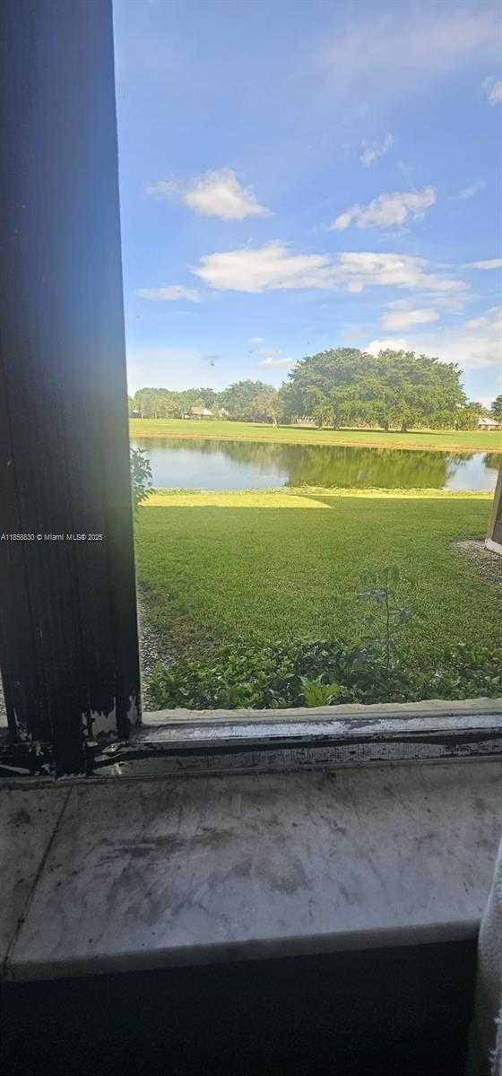Small Image of 16100 GOLF CLUB RD #101, Weston Number 2