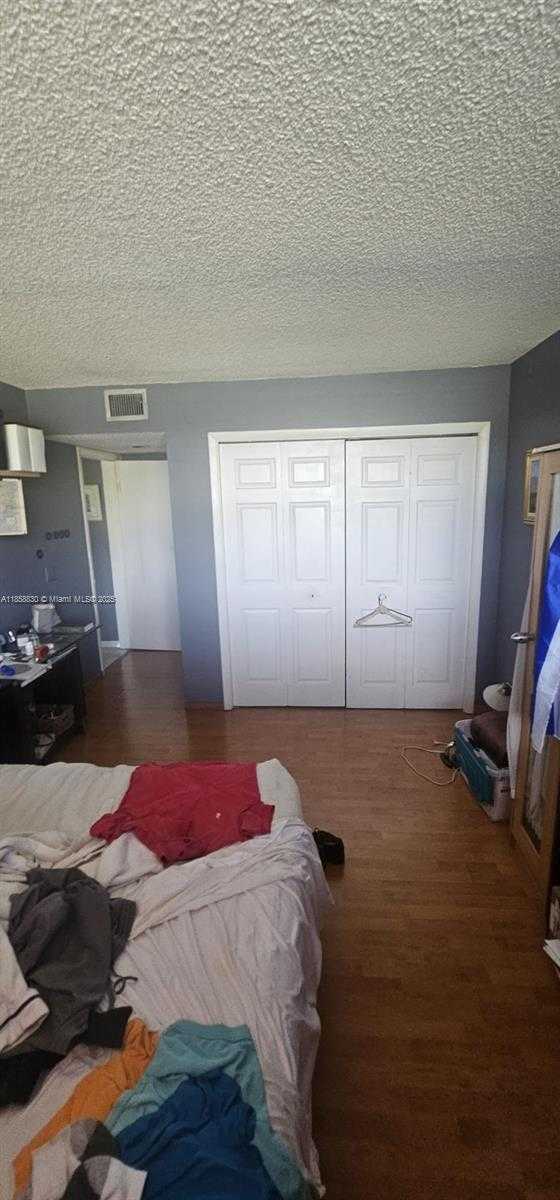 Small Image of 16100 GOLF CLUB RD #101, Weston Number 3