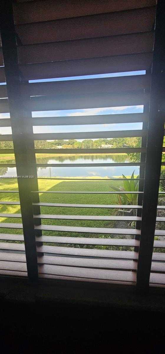 Small Image of 16100 GOLF CLUB RD #101, Weston Number 4