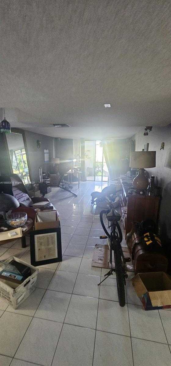 Small Image of 16100 GOLF CLUB RD #101, Weston Number 5