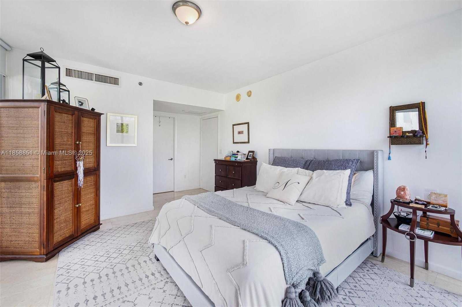 Small Image of 495 BRICKELL AVE #411, Miami Number 16