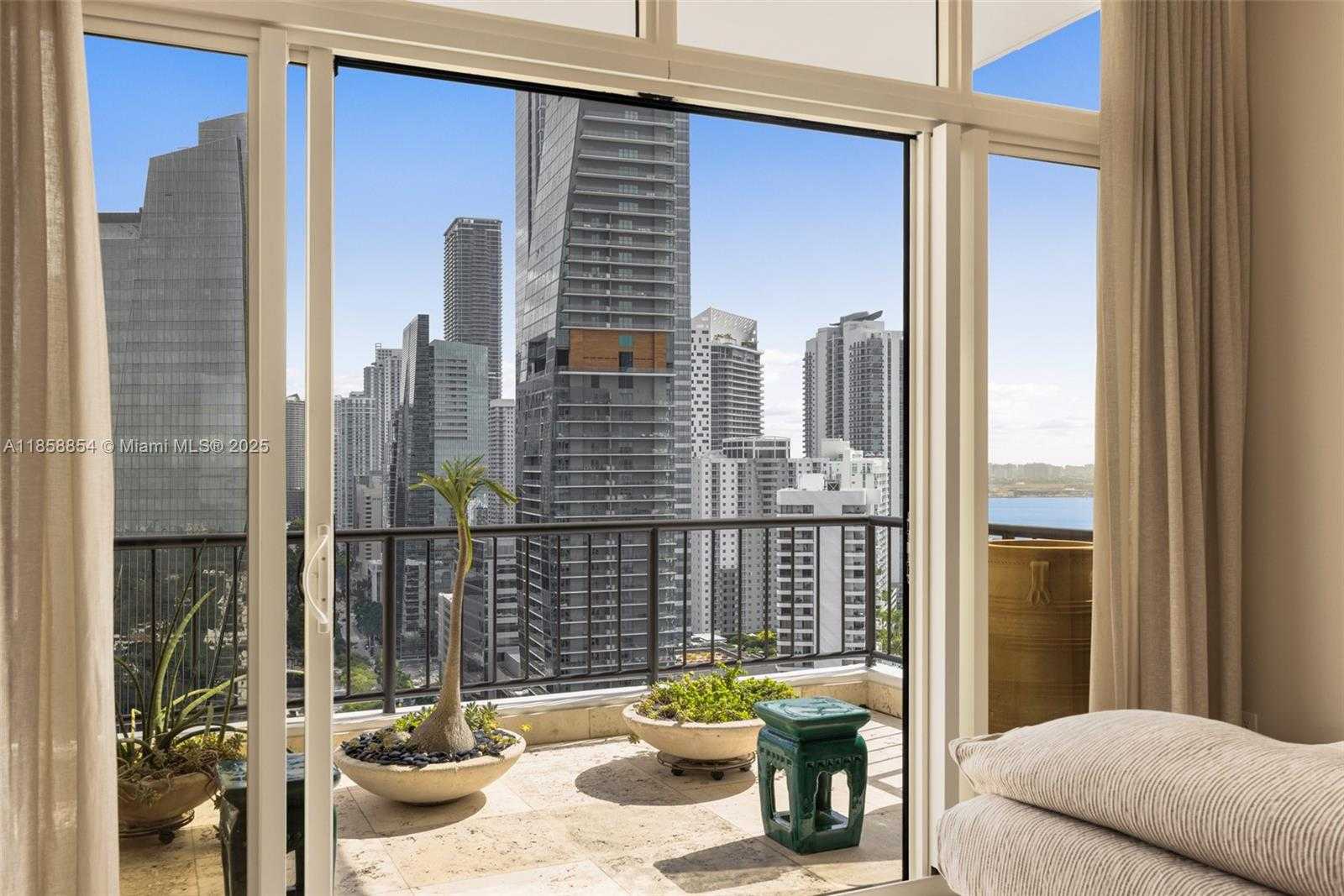 Small Image of 1581 BRICKELL AVE #T104, Miami Number 18
