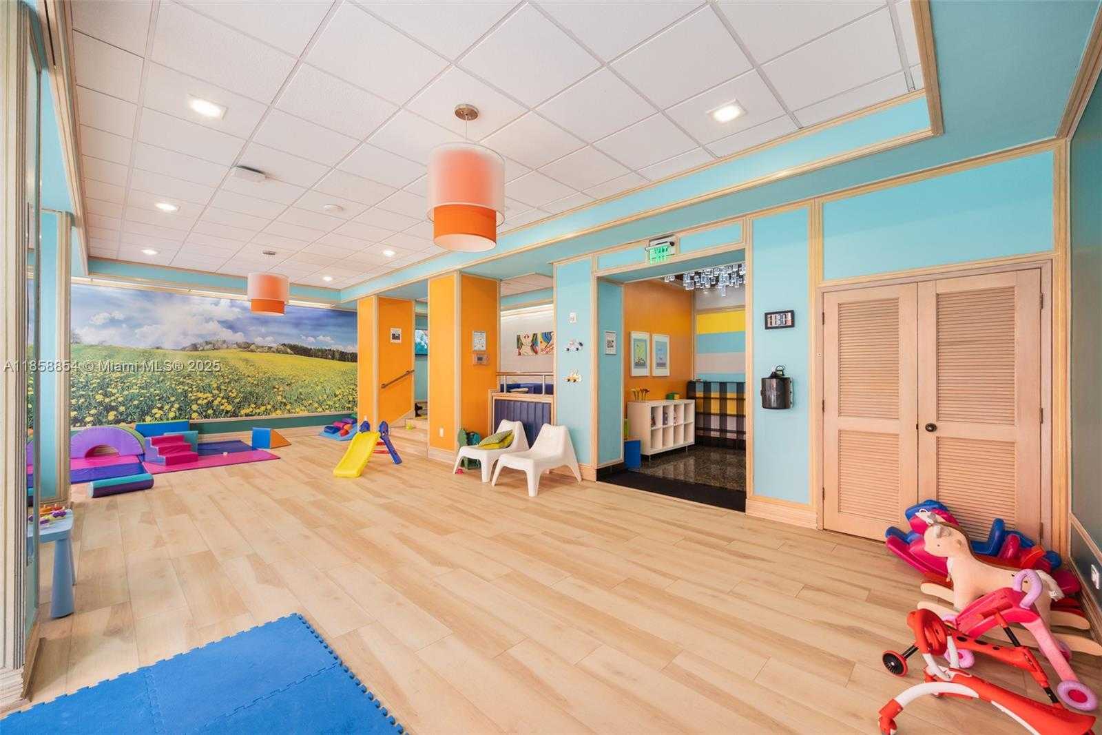 Small Image of 1581 BRICKELL AVE #T104, Miami Number 31