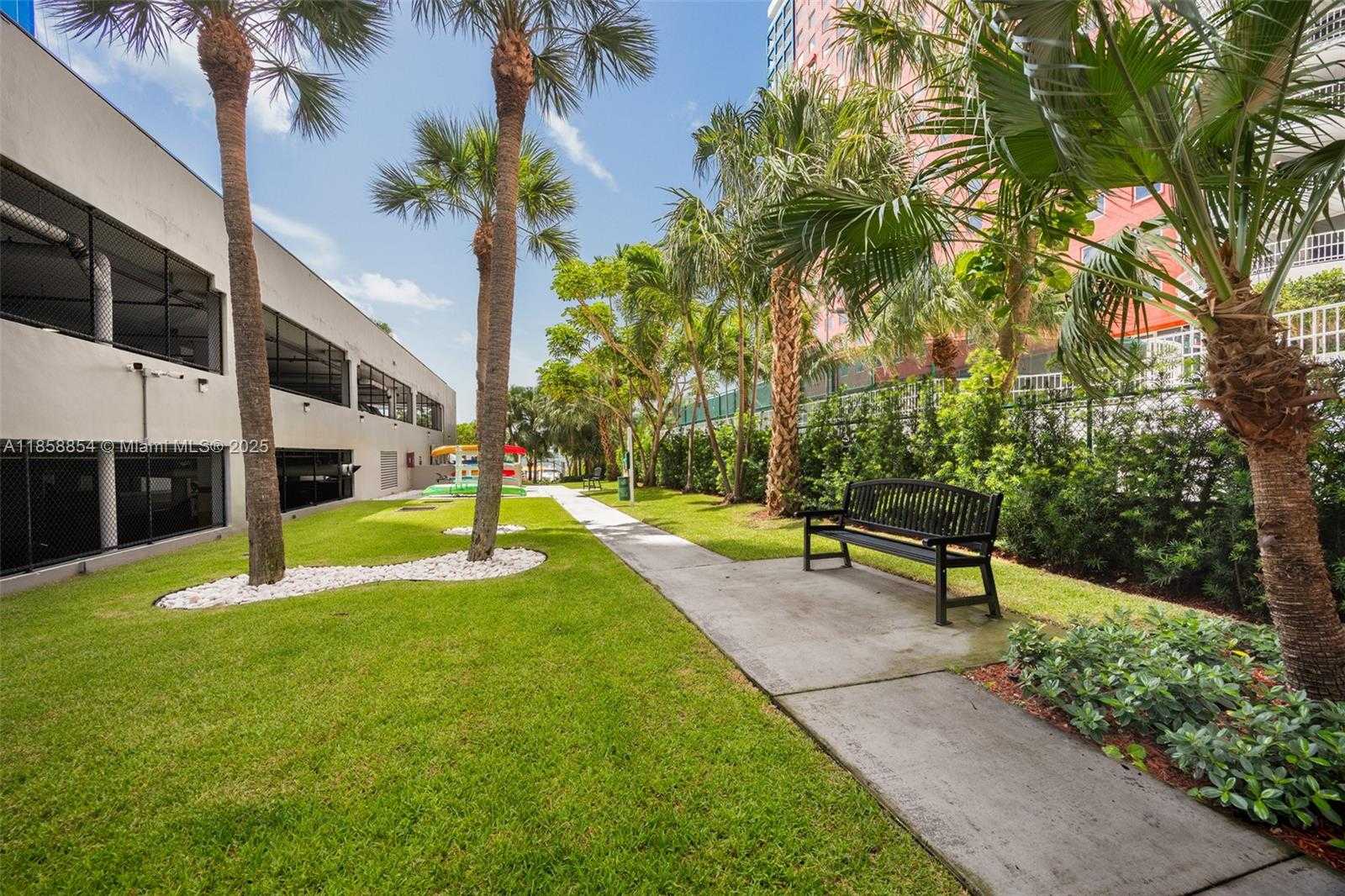 Small Image of 1581 BRICKELL AVE #T104, Miami Number 37