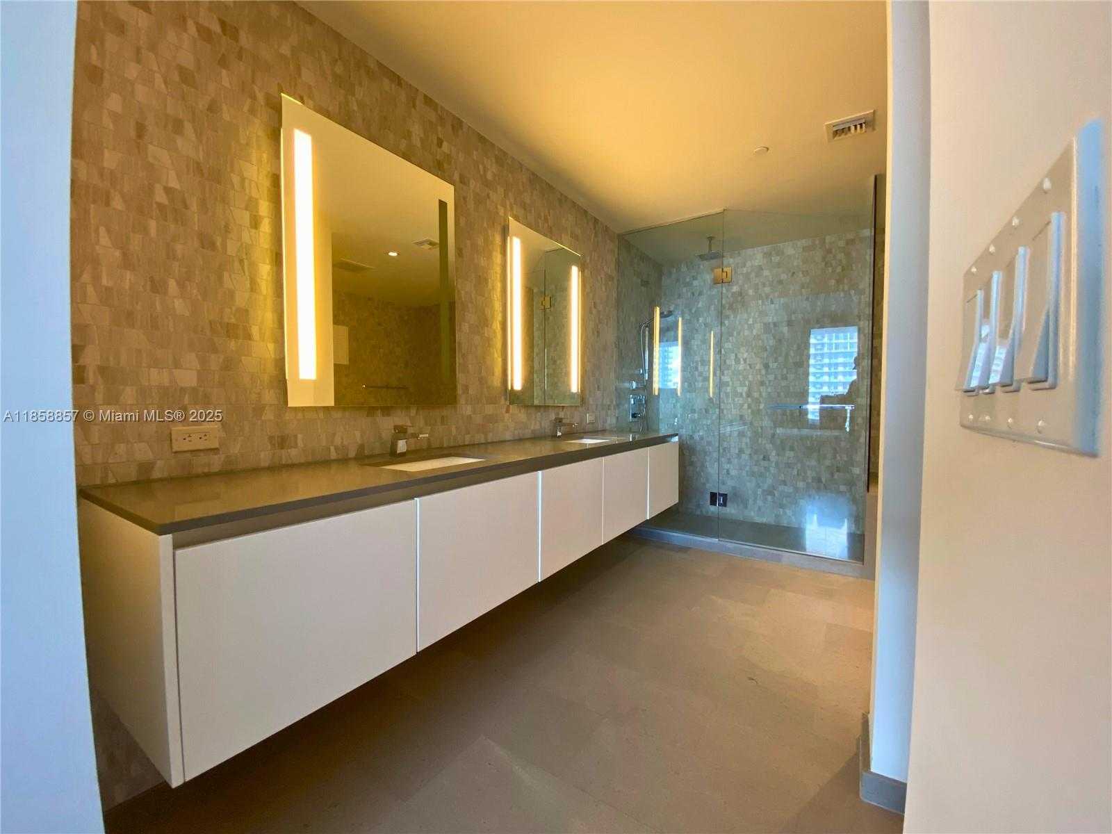 Small Image of 68 SOUTH EAST 6TH ST #1008, Miami Number 11