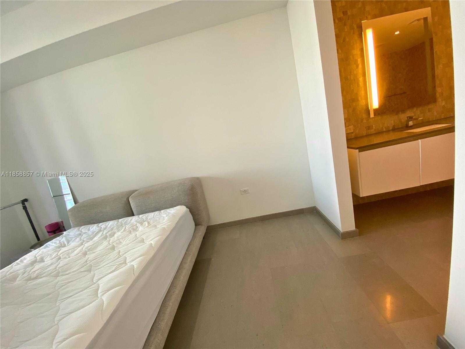 Small Image of 68 SOUTH EAST 6TH ST #1008, Miami Number 9