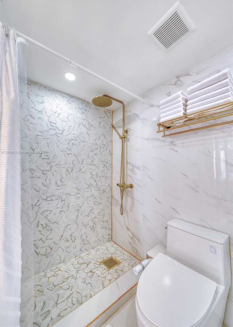 Small Image of 7601 EAST TREASURE DR #2424, North Bay Village Number 11