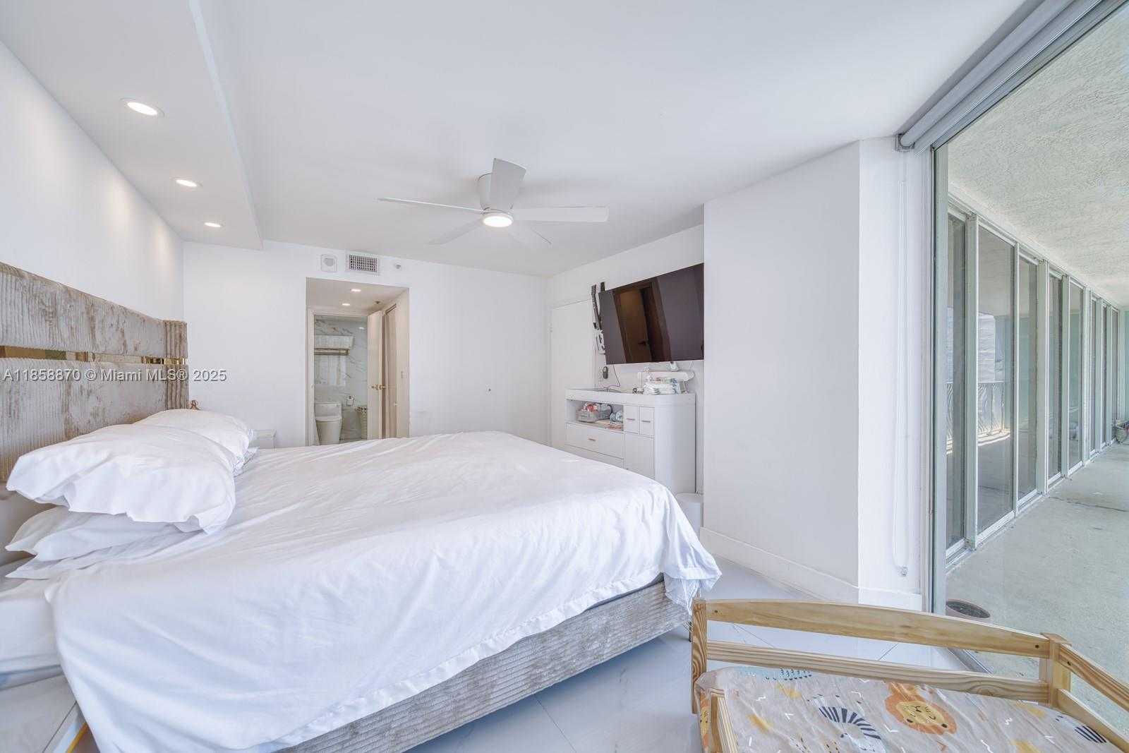 Small Image of 7601 EAST TREASURE DR #2424, North Bay Village Number 14