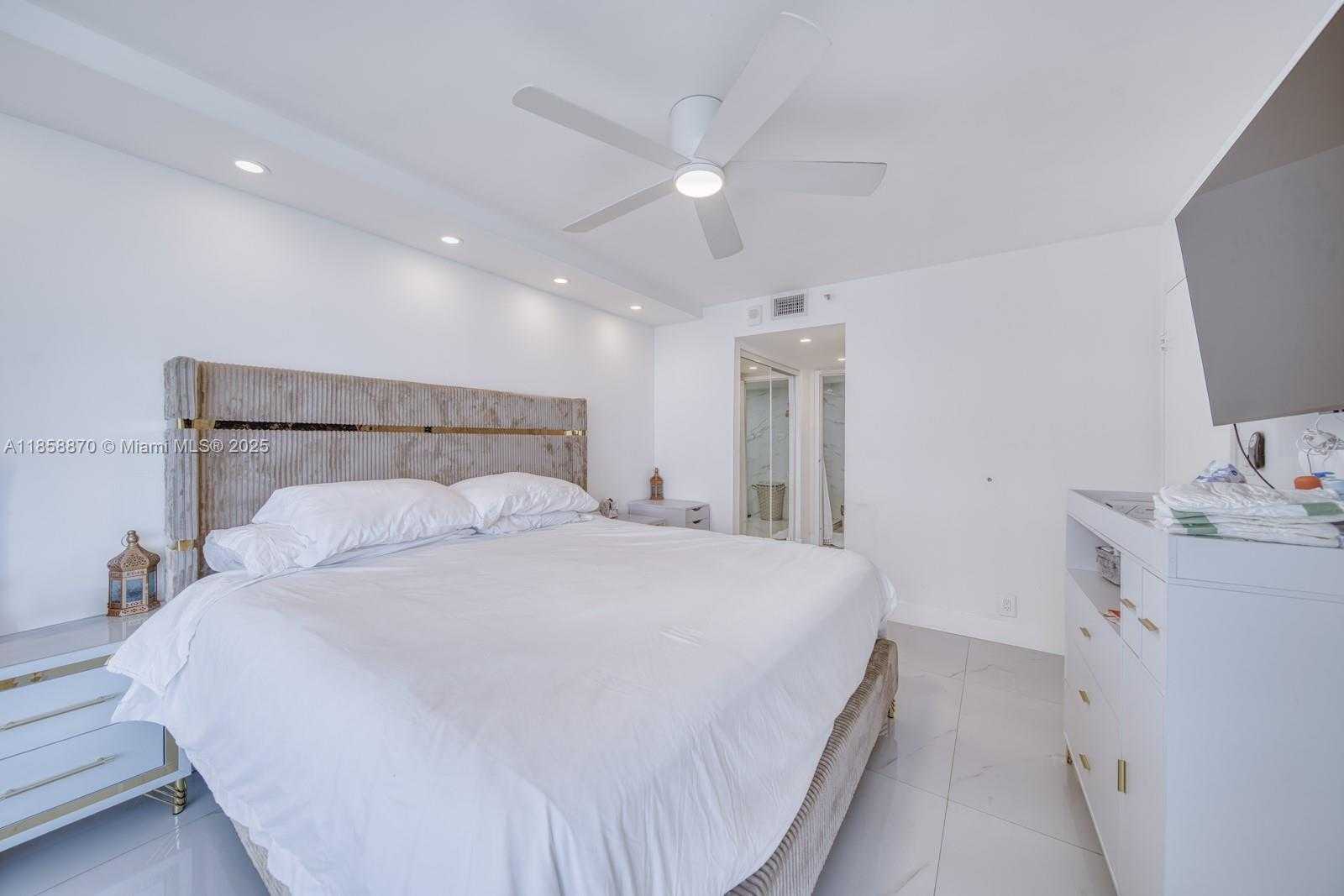 Small Image of 7601 EAST TREASURE DR #2424, North Bay Village Number 15