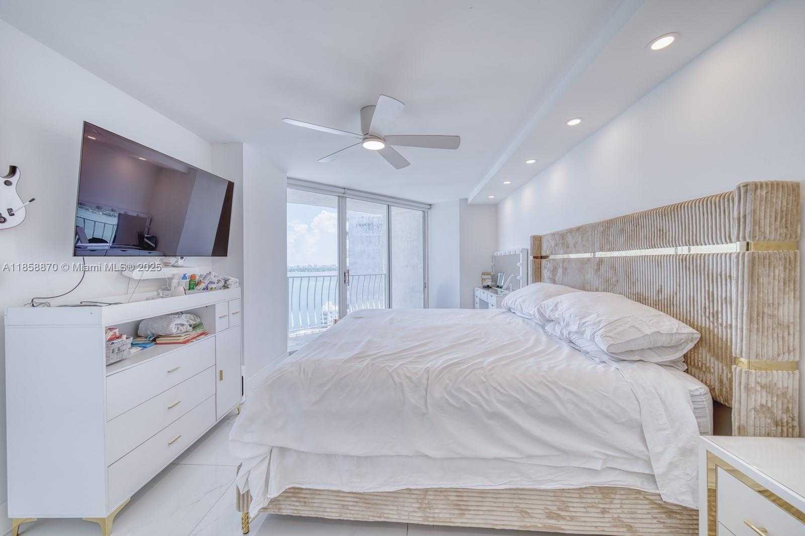 Small Image of 7601 EAST TREASURE DR #2424, North Bay Village Number 18
