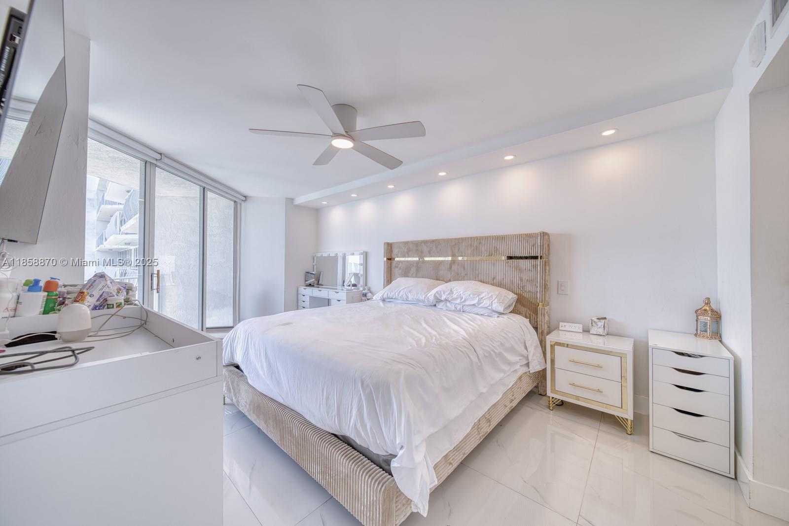Small Image of 7601 EAST TREASURE DR #2424, North Bay Village Number 19