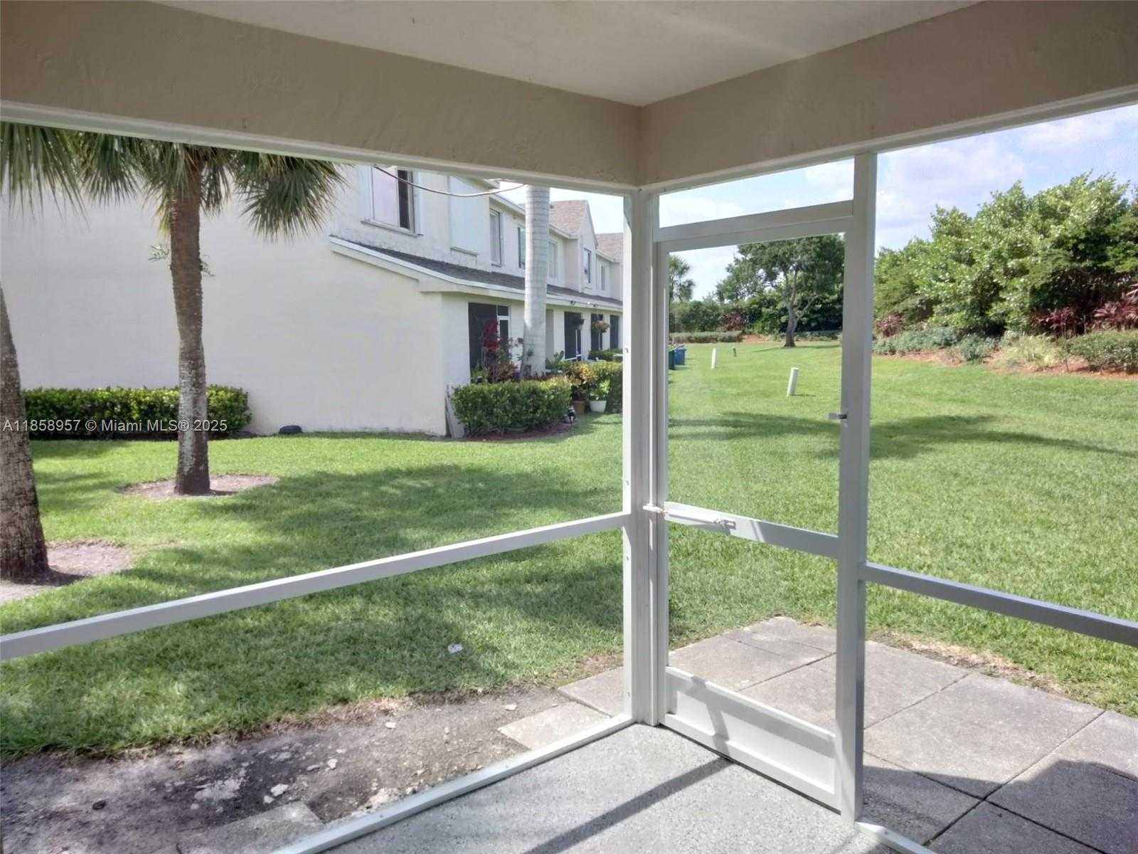 Small Image of 16731 HEMINGWAY DR, Weston Number 12