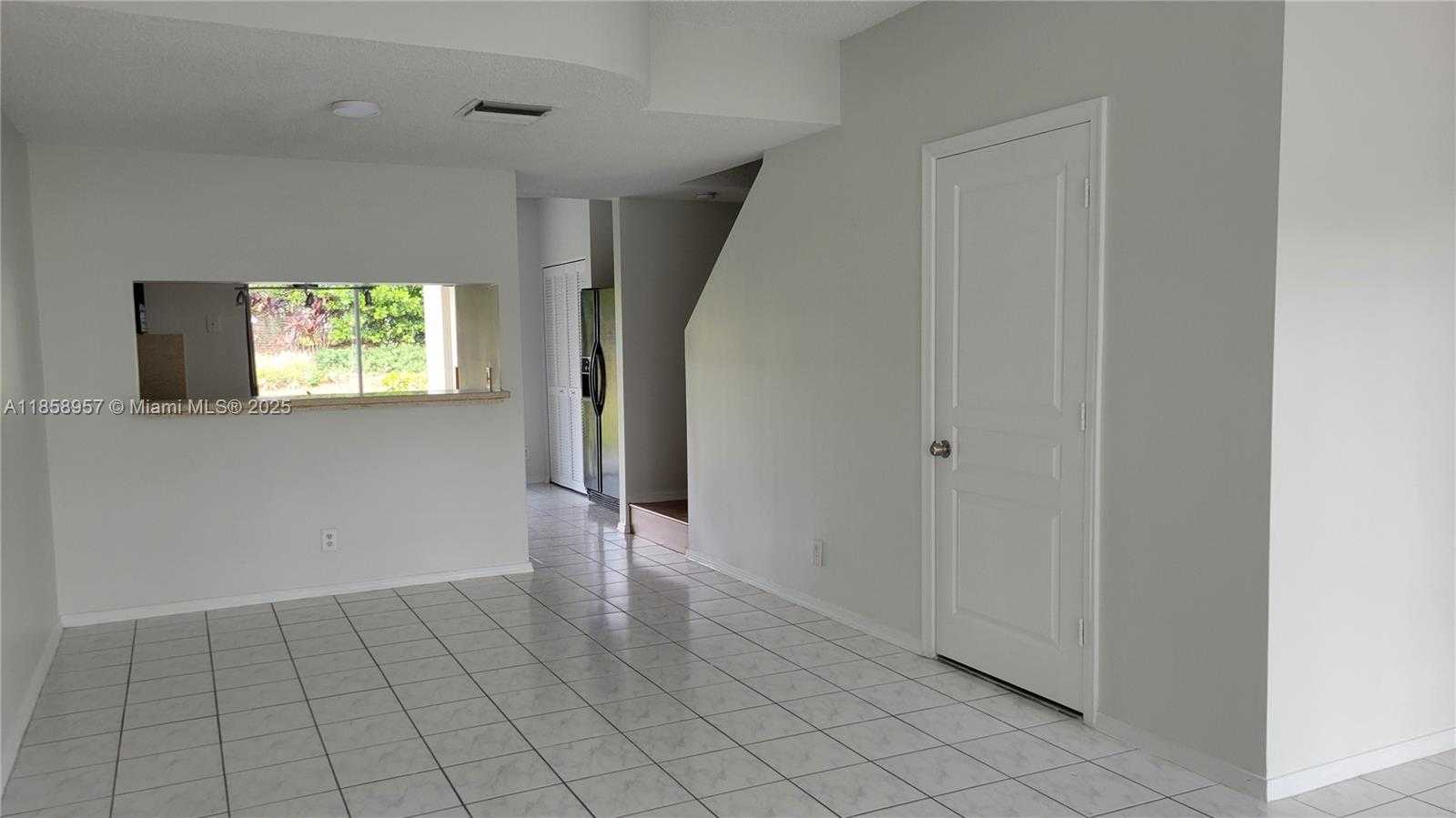 Small Image of 16731 HEMINGWAY DR, Weston Number 4