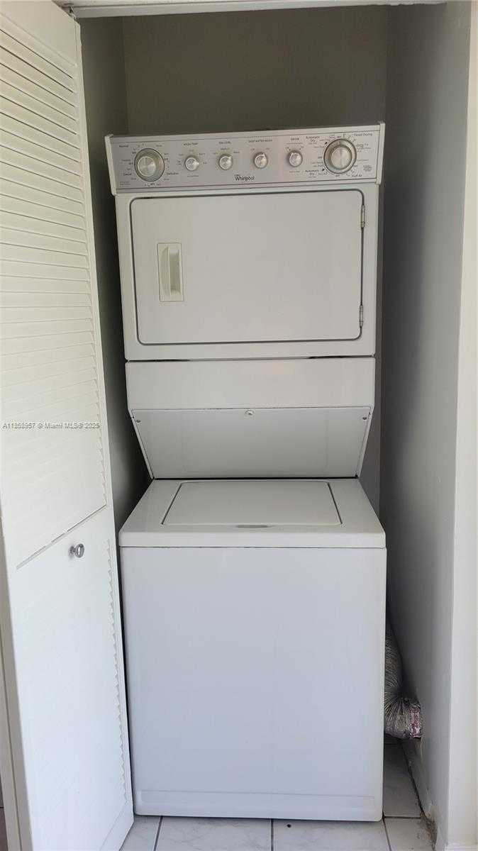 Small Image of 16731 HEMINGWAY DR, Weston Number 8