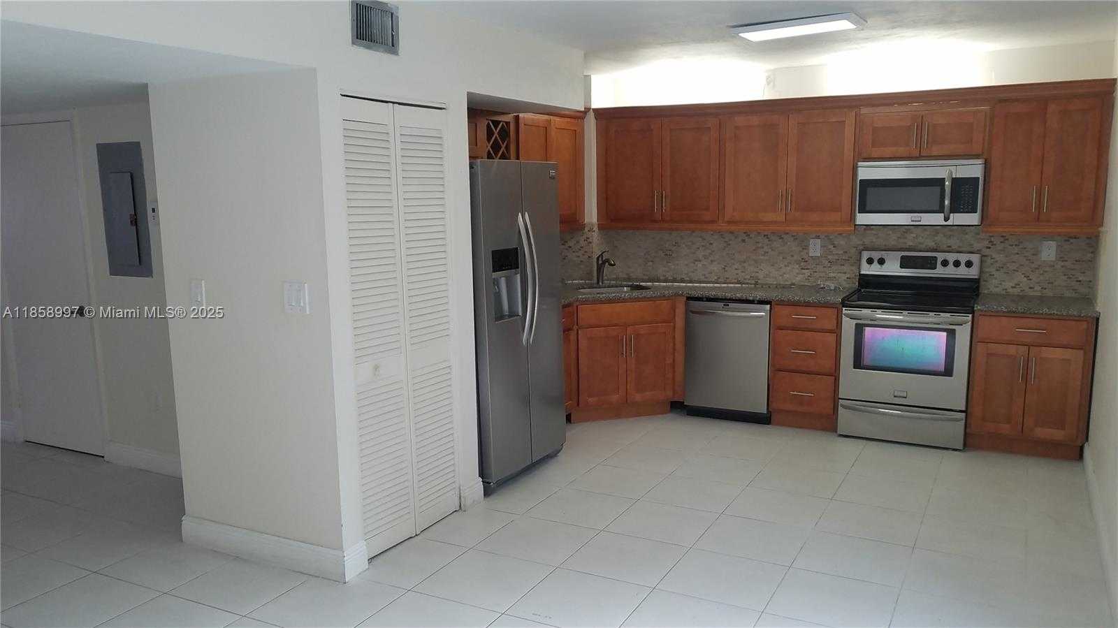Small Image of 10142 SOUTH WEST 77TH CT #10142, Miami Number 6
