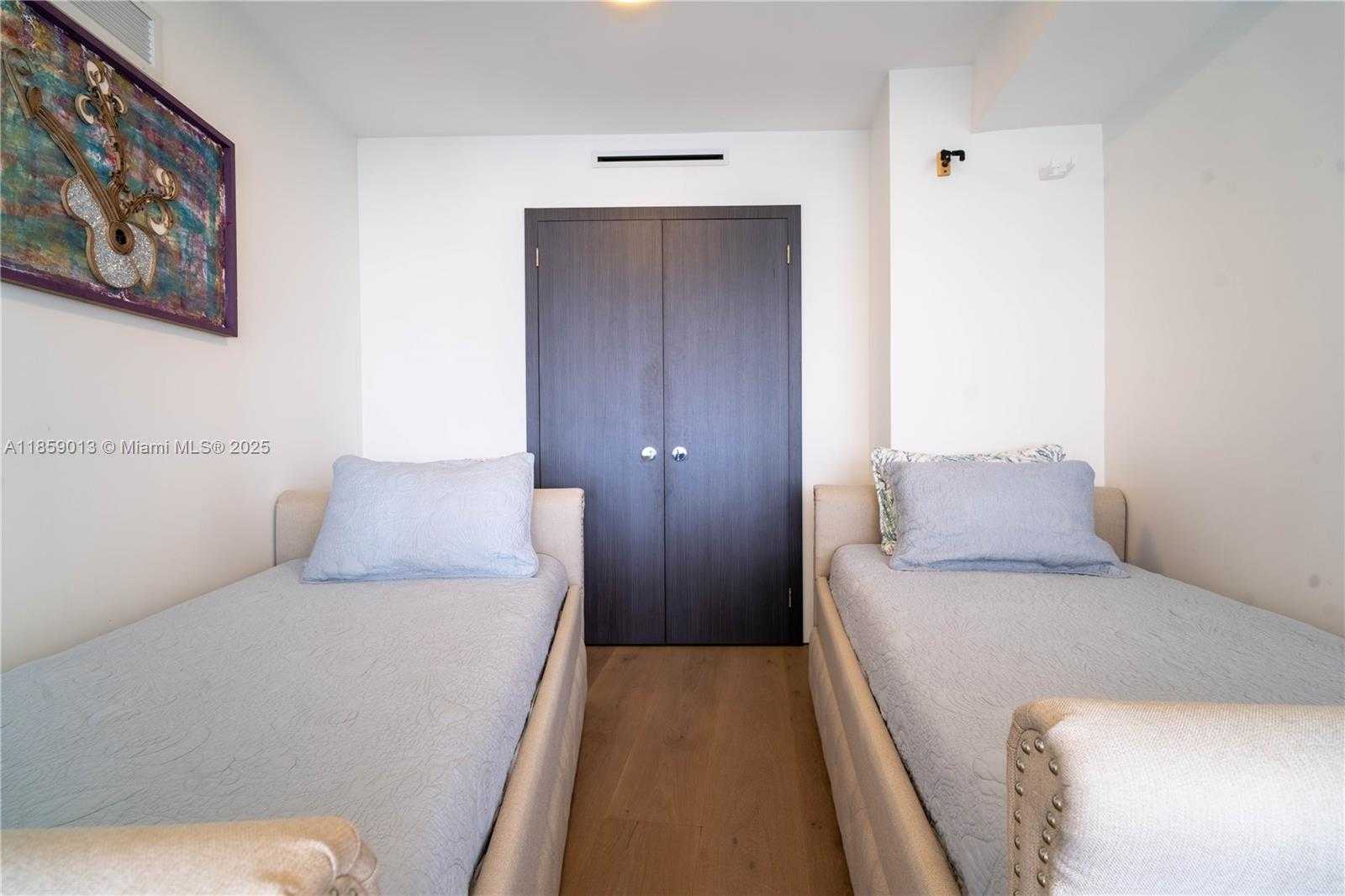 Small Image of 900 BAY DR #914, Miami Beach Number 13