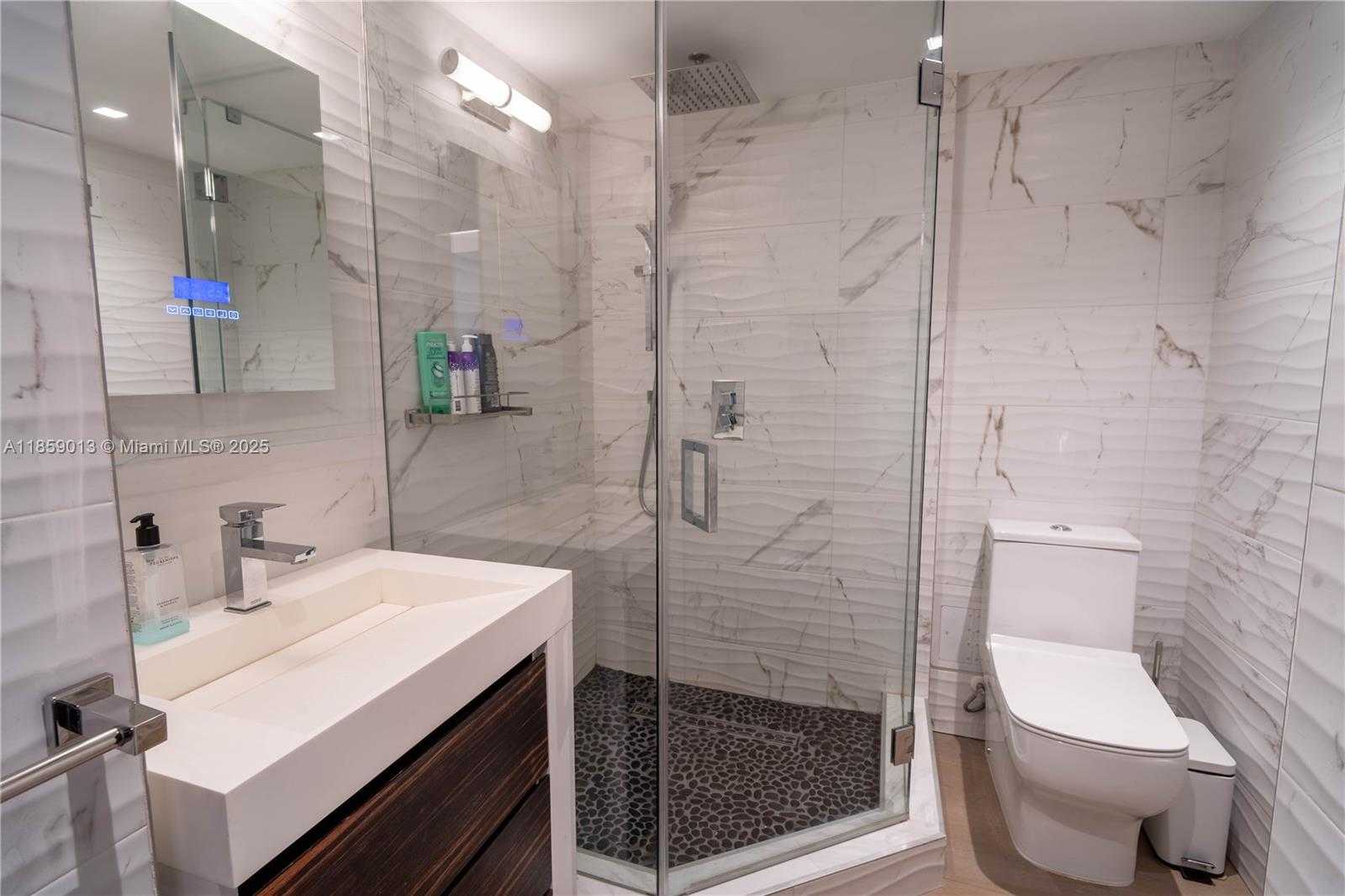 Small Image of 900 BAY DR #914, Miami Beach Number 14