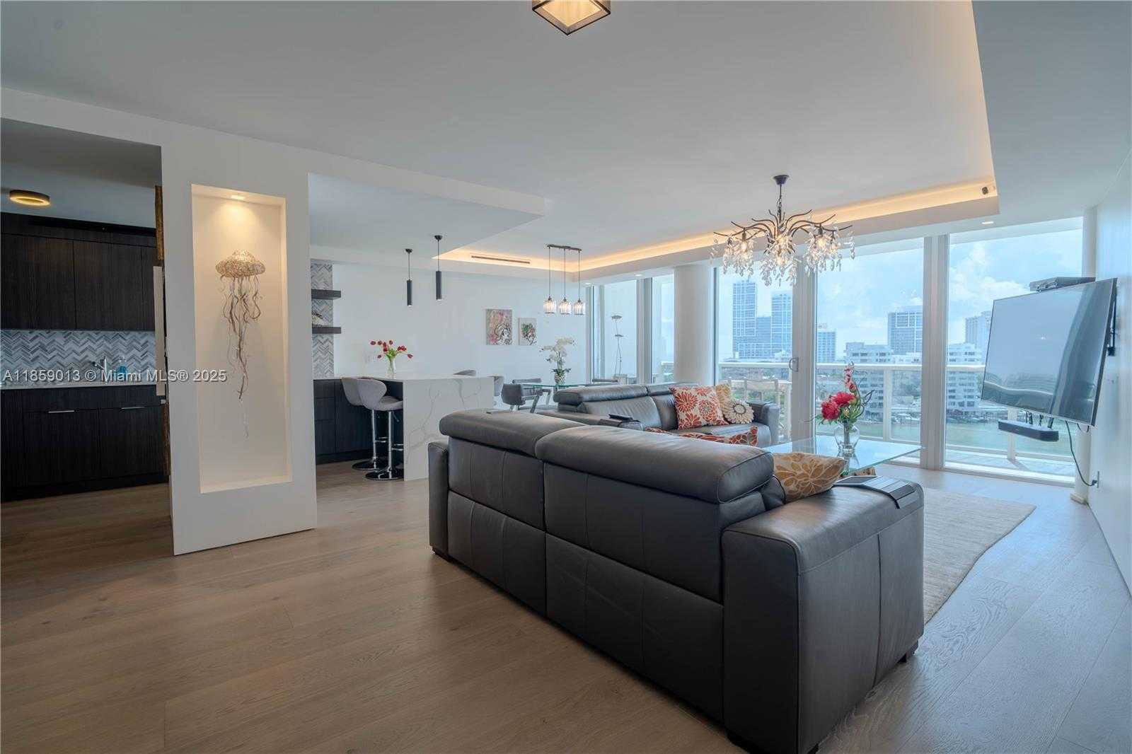 Small Image of 900 BAY DR #914, Miami Beach Number 4