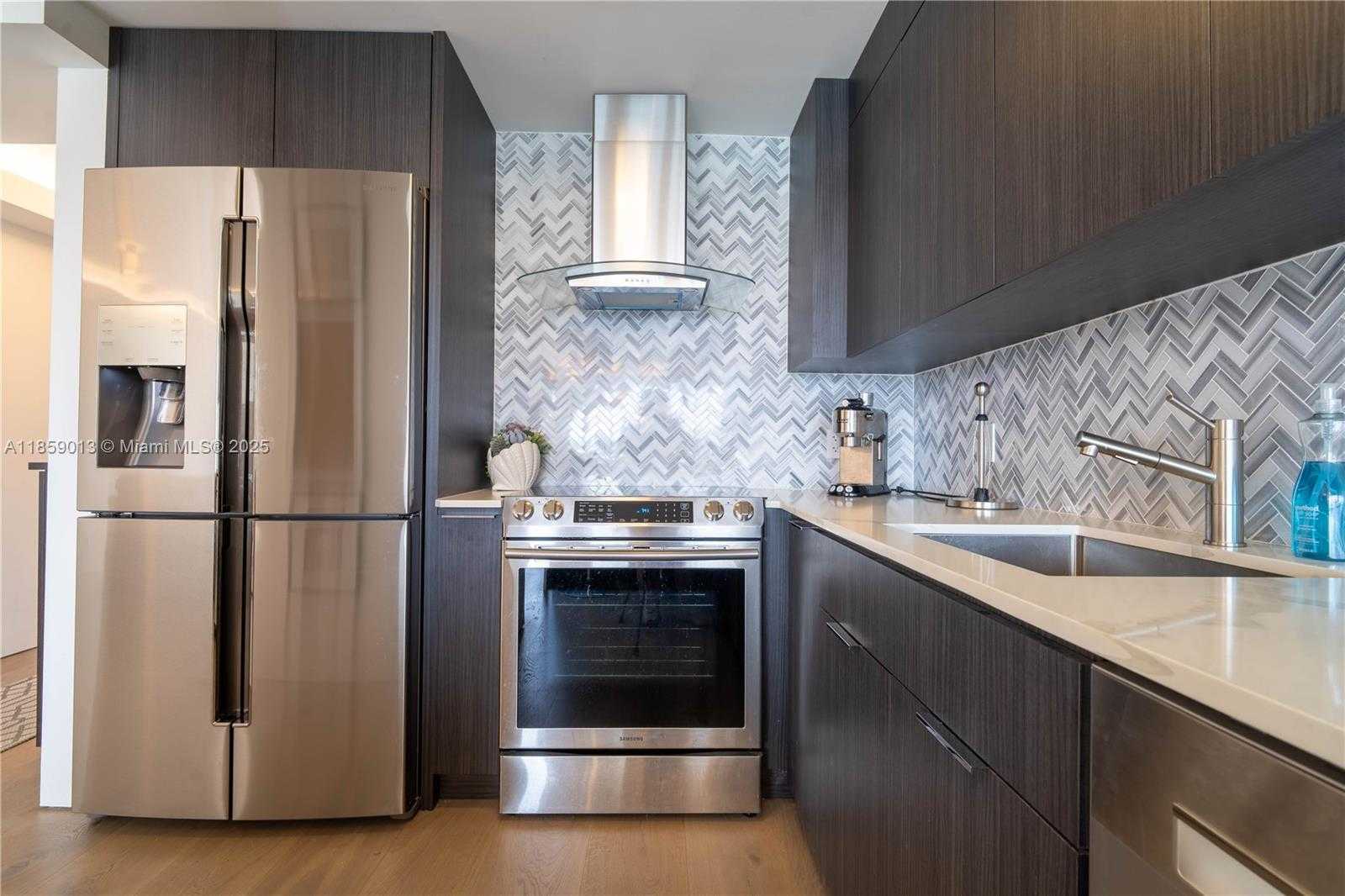 Small Image of 900 BAY DR #914, Miami Beach Number 8