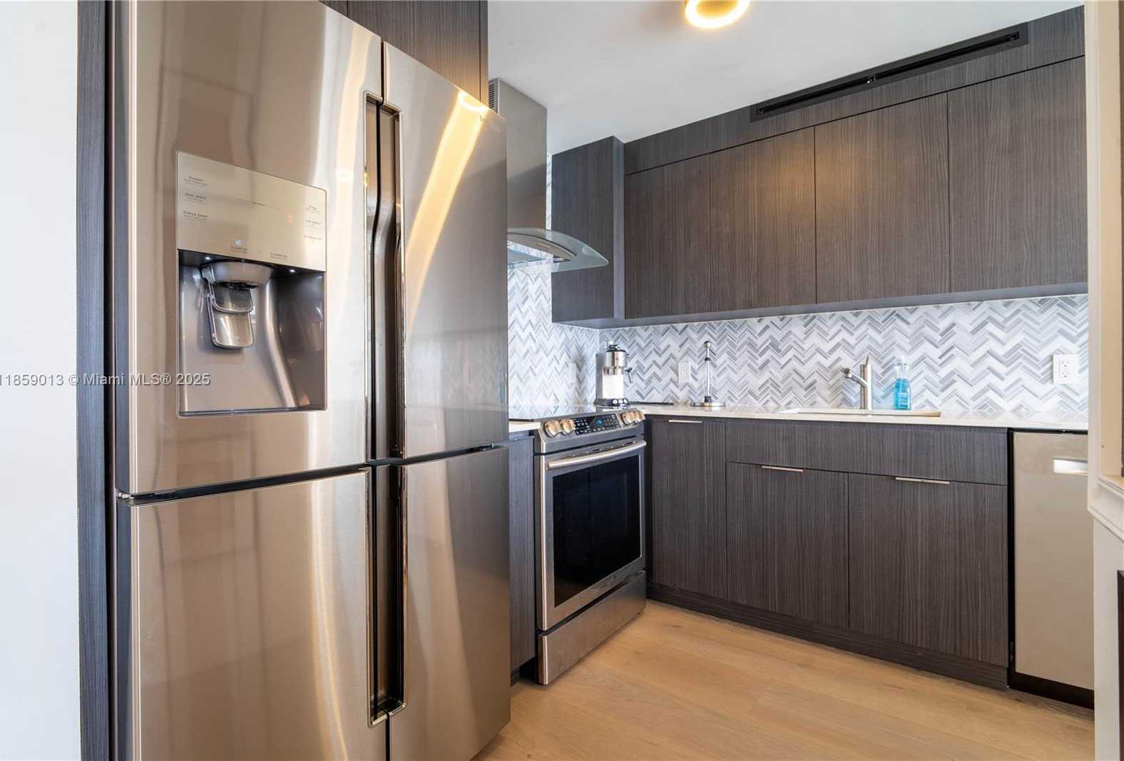 Small Image of 900 BAY DR #914, Miami Beach Number 9
