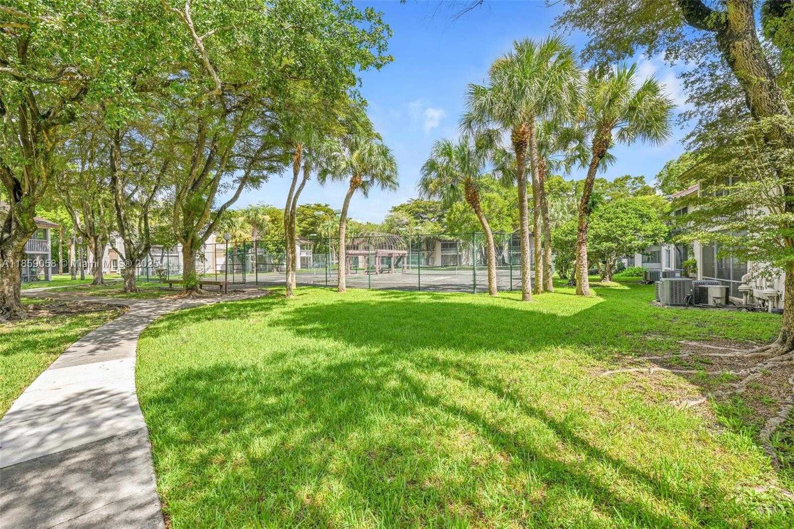 Small Image of 14006 SOUTH WEST 91ST TER #14006, Miami Number 11