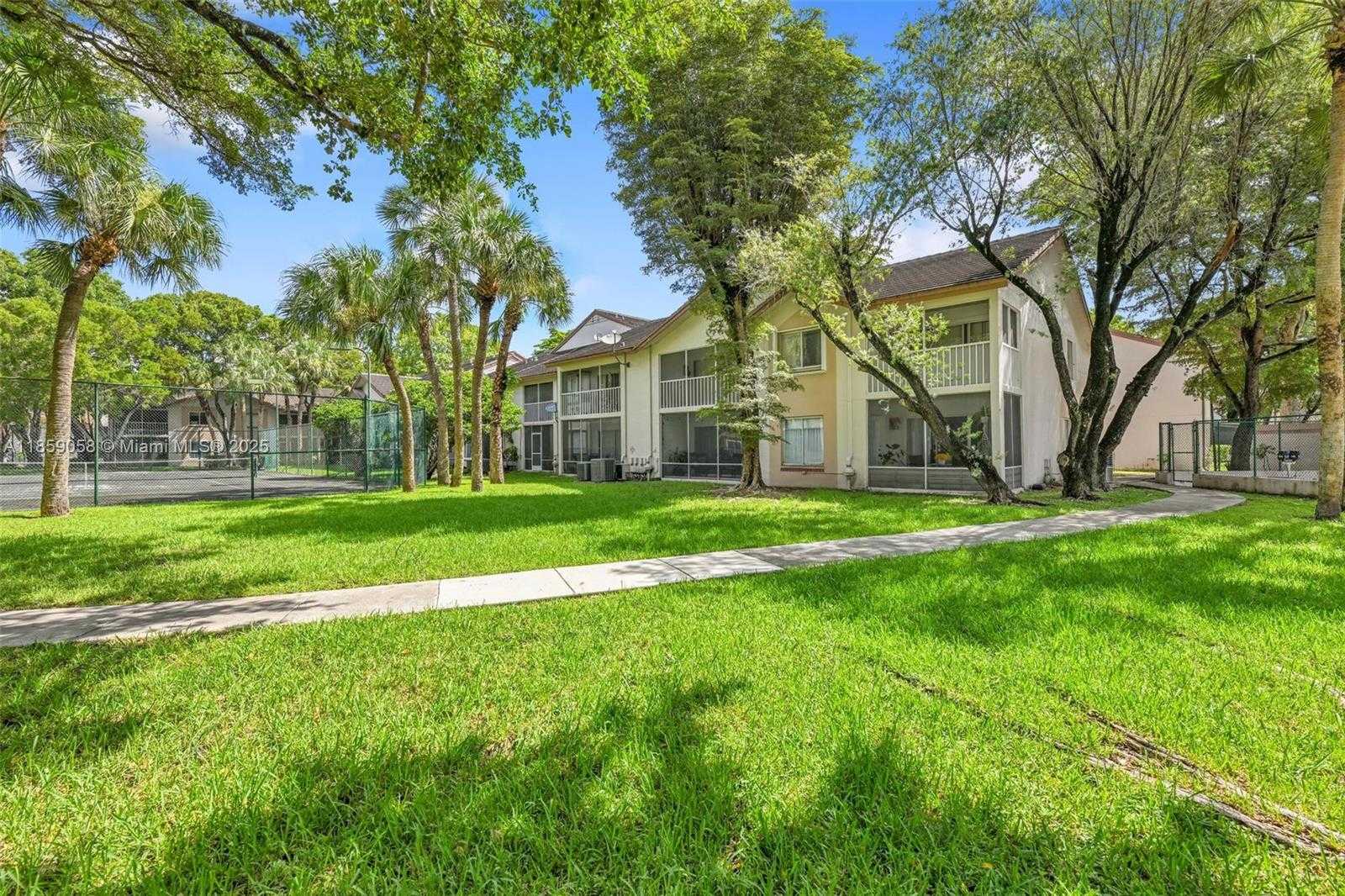 Small Image of 14006 SOUTH WEST 91ST TER #14006, Miami Number 12