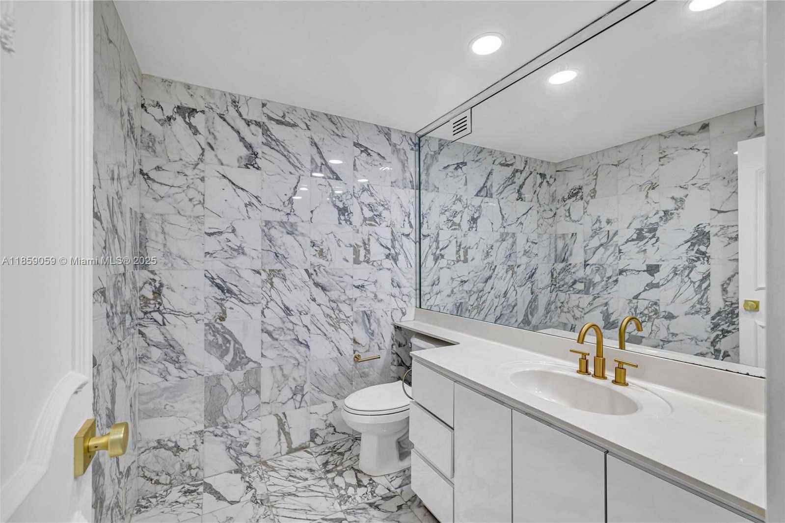 Small Image of 5255 COLLINS AVE #14D, Miami Beach Number 10