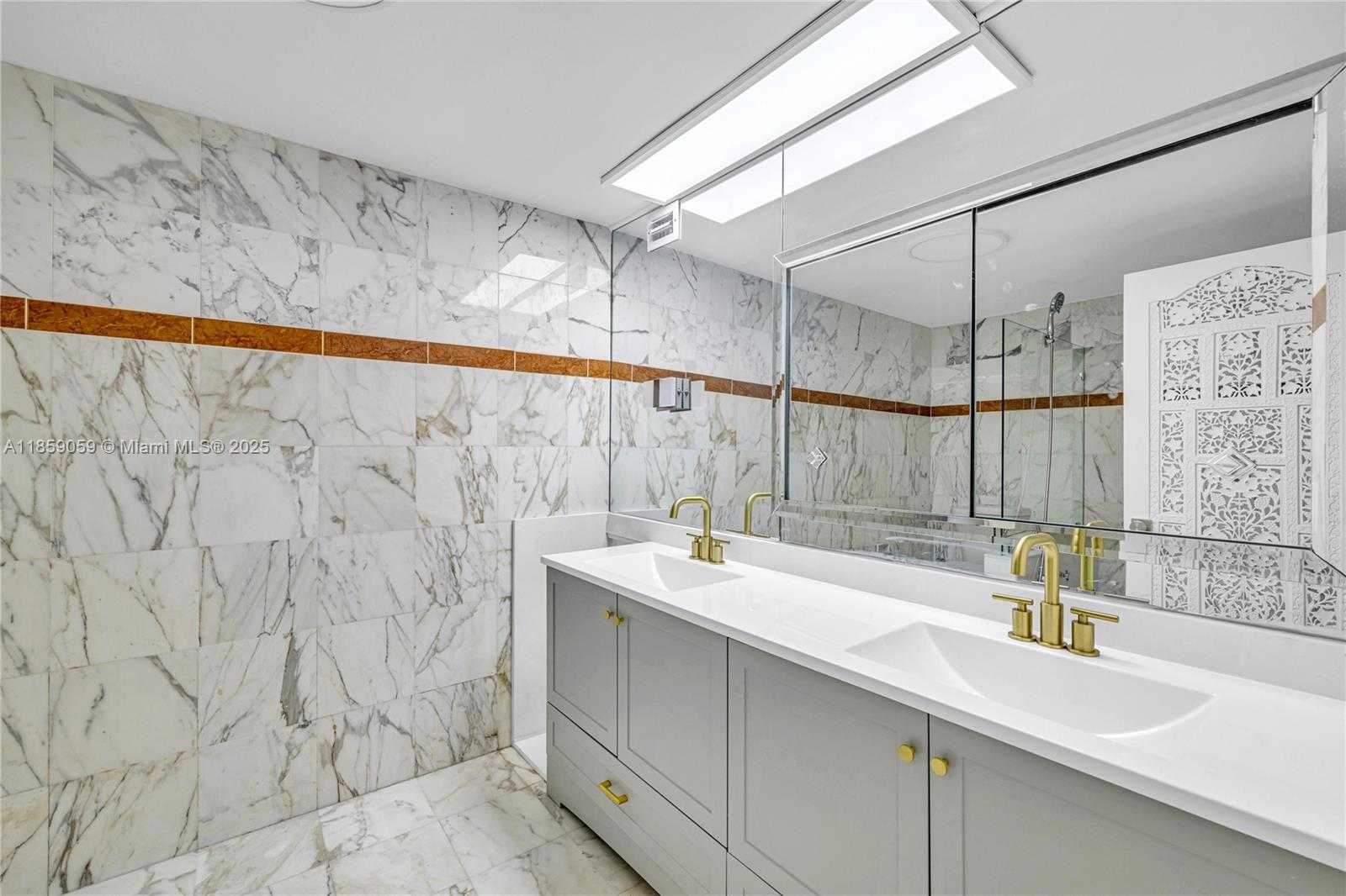 Small Image of 5255 COLLINS AVE #14D, Miami Beach Number 13