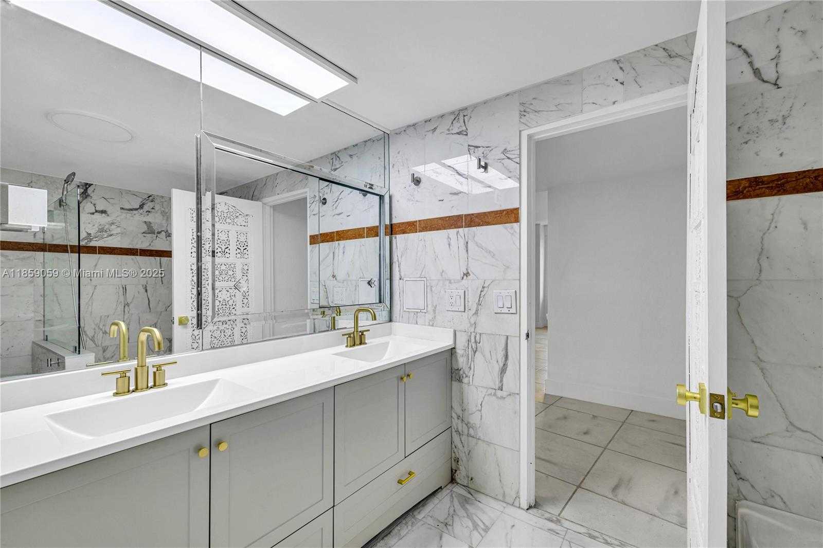 Small Image of 5255 COLLINS AVE #14D, Miami Beach Number 14