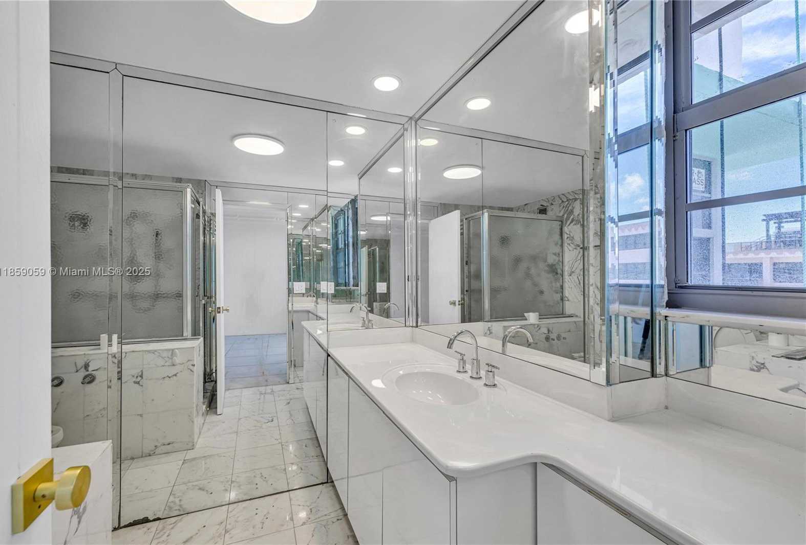 Small Image of 5255 COLLINS AVE #14D, Miami Beach Number 15