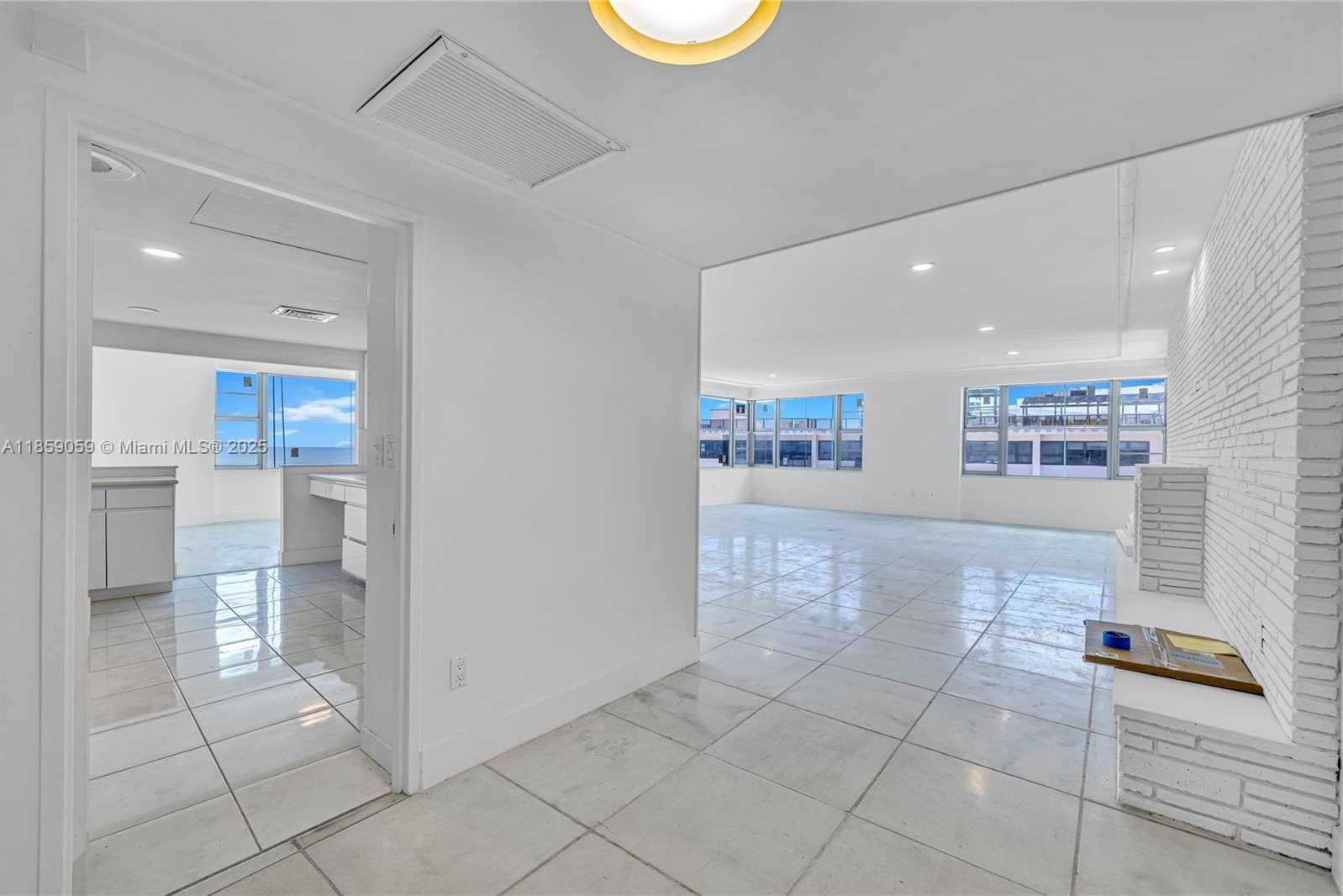 Small Image of 5255 COLLINS AVE #14D, Miami Beach Number 4