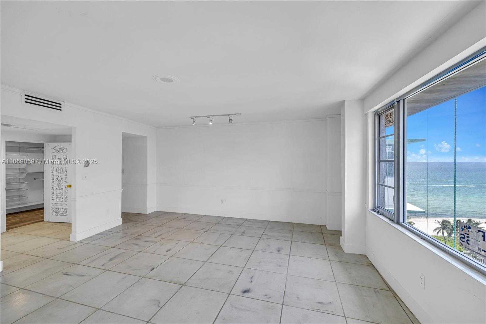 Small Image of 5255 COLLINS AVE #14D, Miami Beach Number 8