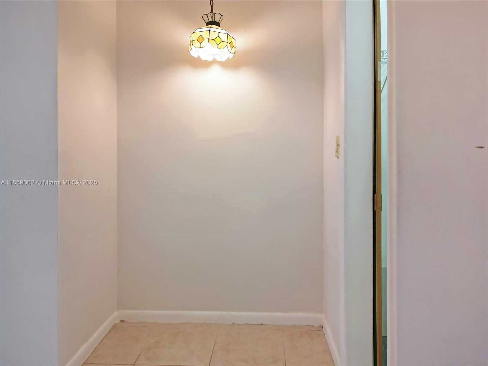 Small Image of 114 ESSEX RD #1-36, Hollywood Number 13