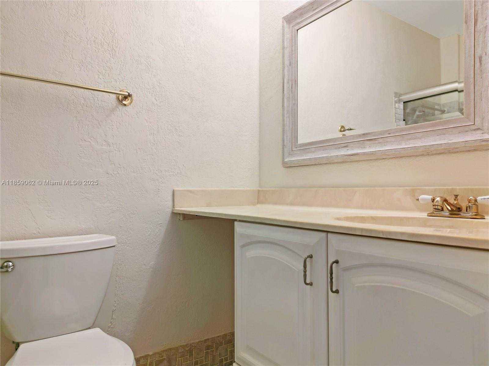 Small Image of 114 ESSEX RD #1-36, Hollywood Number 14