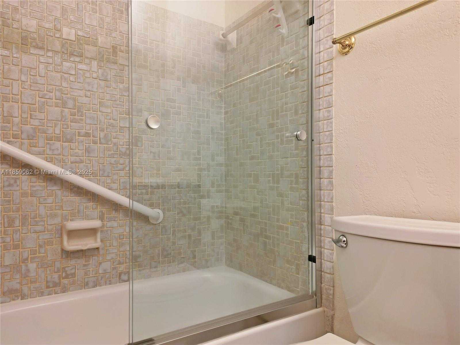 Small Image of 114 ESSEX RD #1-36, Hollywood Number 15