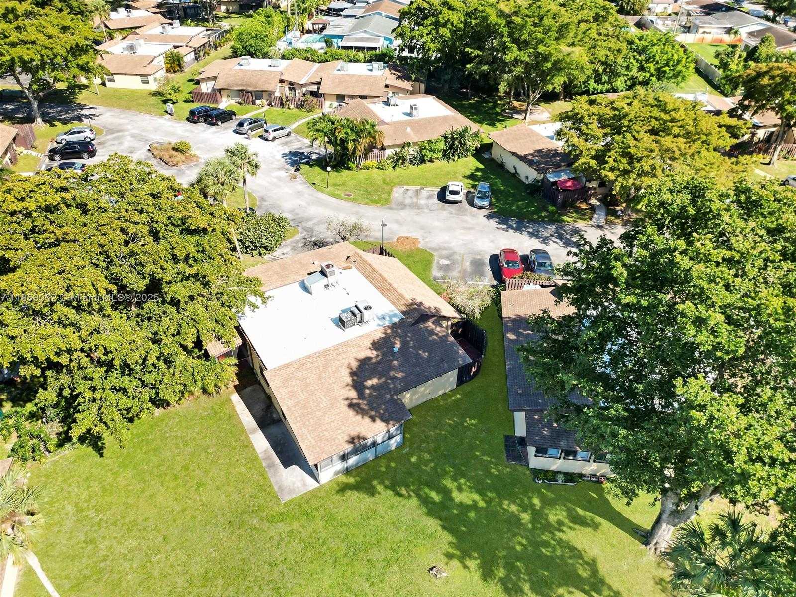 Small Image of 114 ESSEX RD #1-36, Hollywood Number 22
