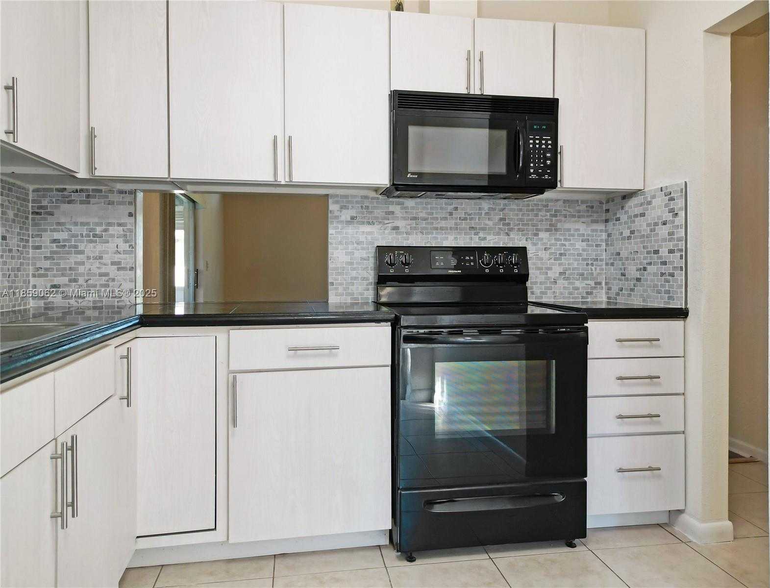 Small Image of 114 ESSEX RD #1-36, Hollywood Number 8