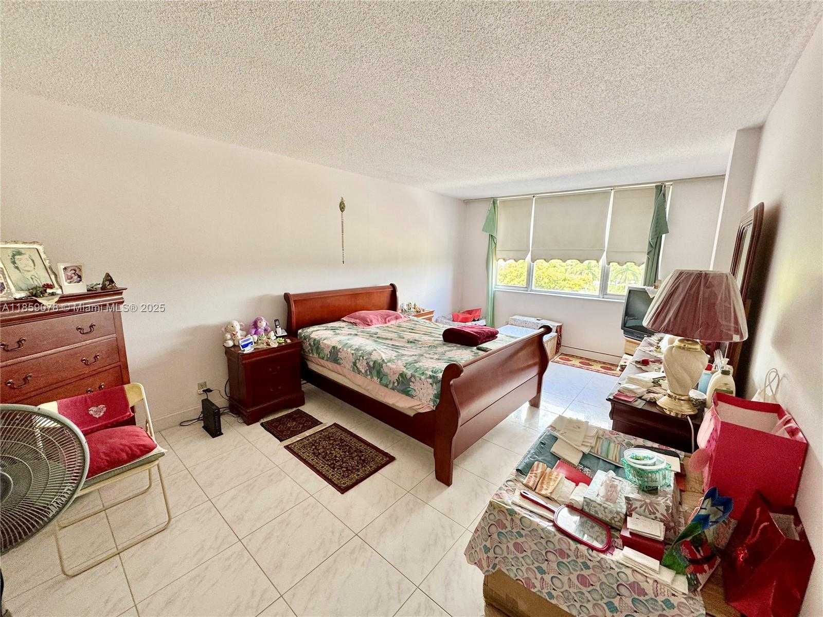 Small Image of 4400 HILLCREST DR #520C, Hollywood Number 10