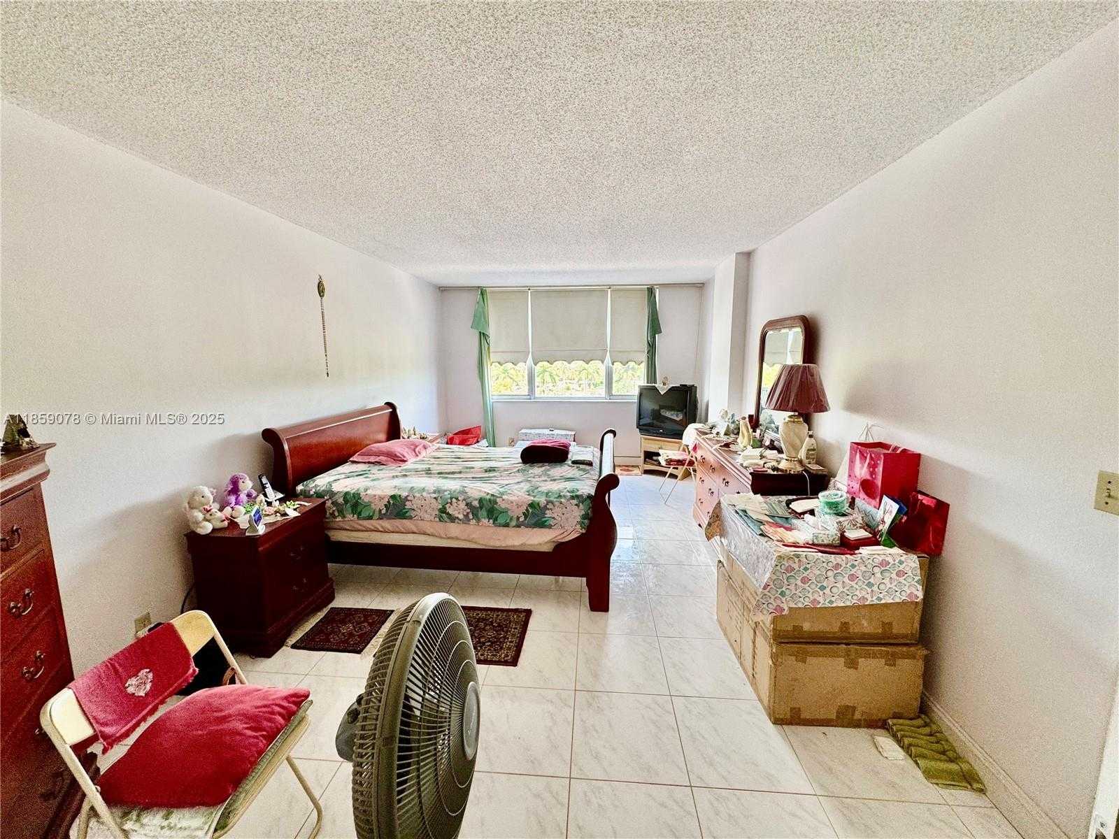 Small Image of 4400 HILLCREST DR #520C, Hollywood Number 11