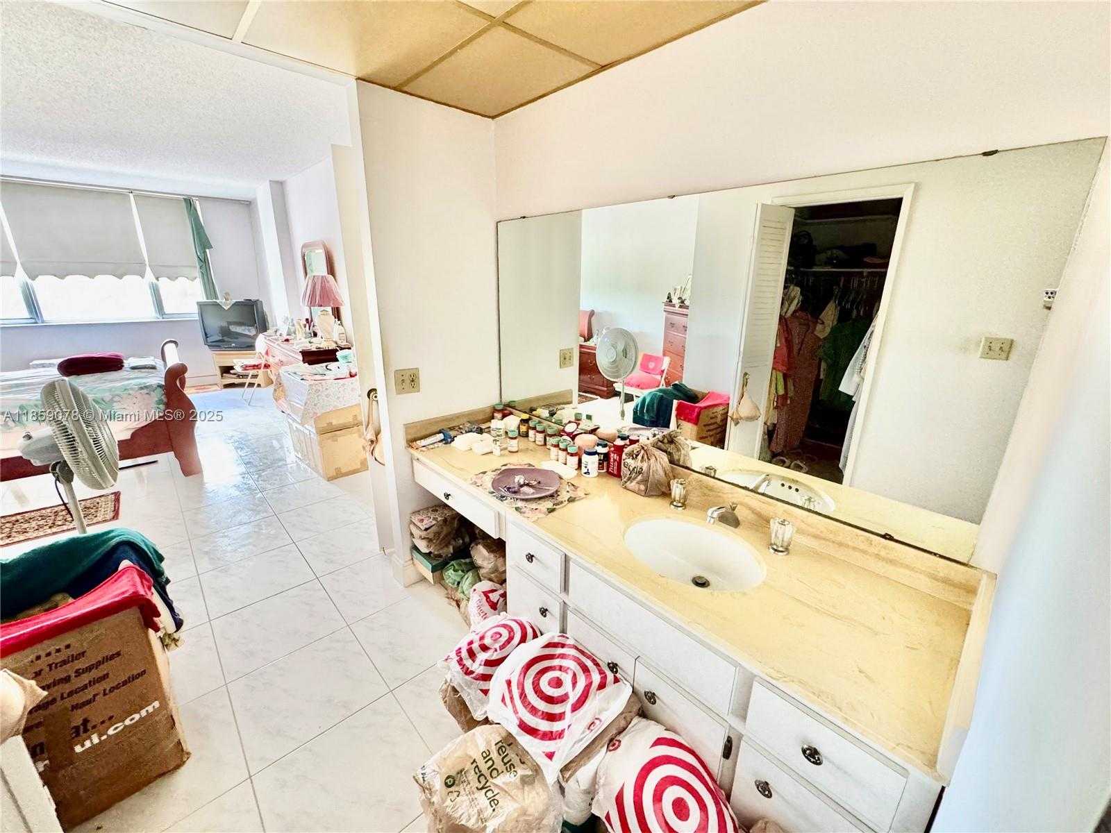 Small Image of 4400 HILLCREST DR #520C, Hollywood Number 12