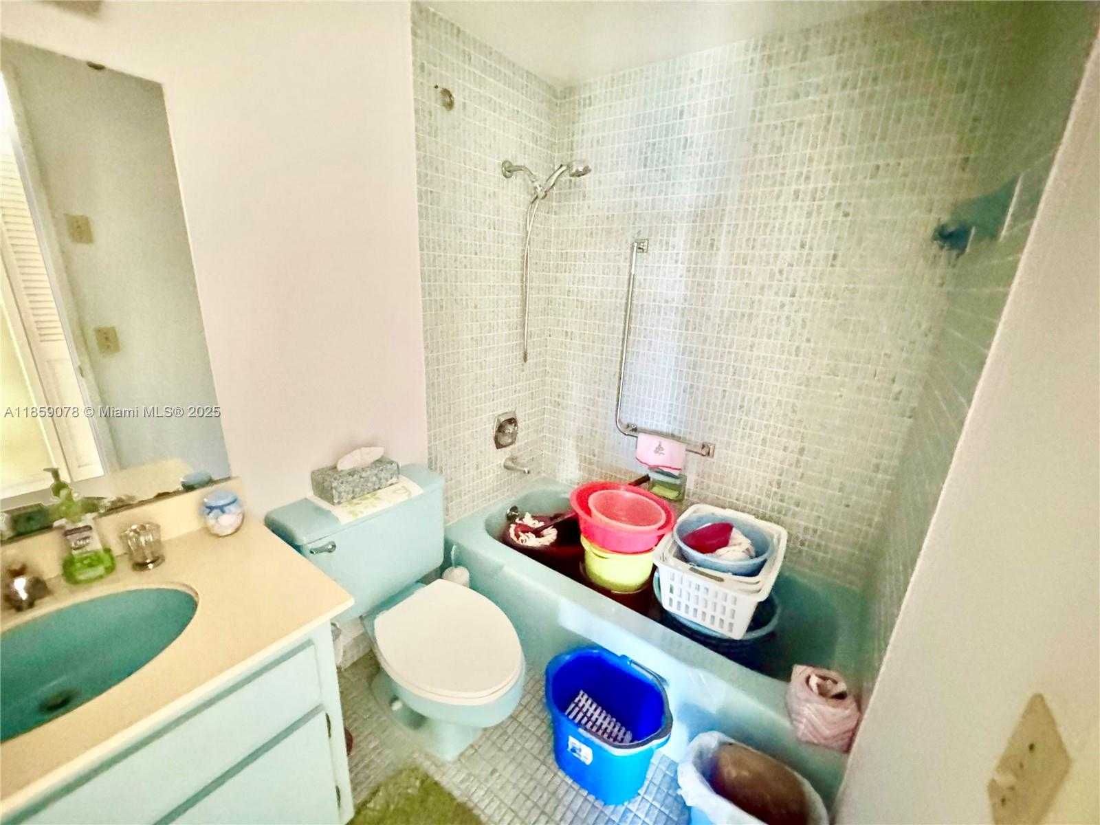 Small Image of 4400 HILLCREST DR #520C, Hollywood Number 13